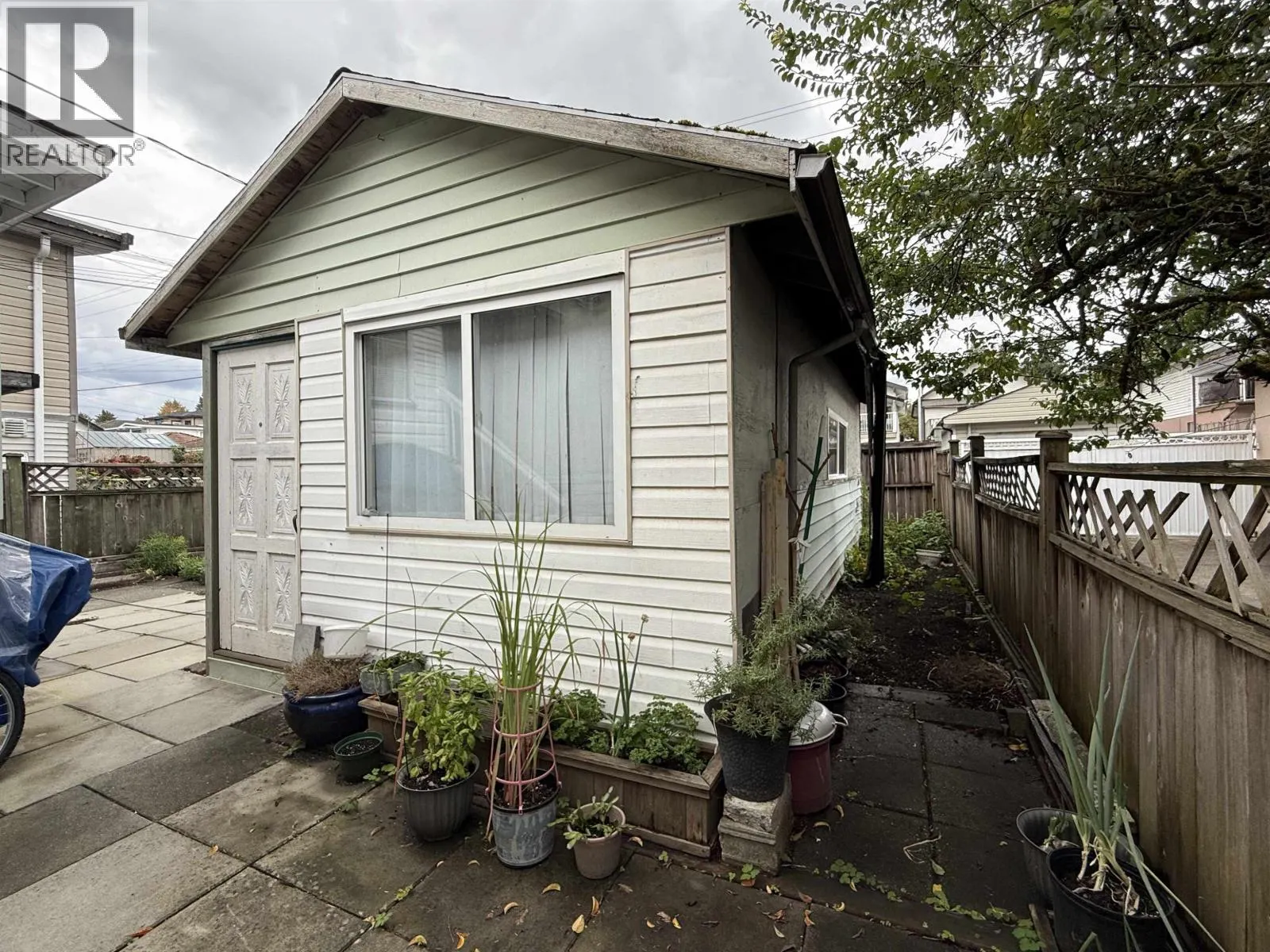 5828 KERR STREET