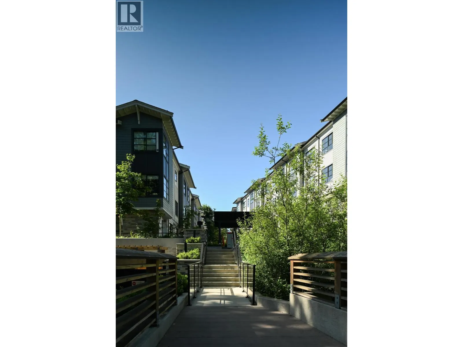 214 2045 HERITAGE PARK LANE
