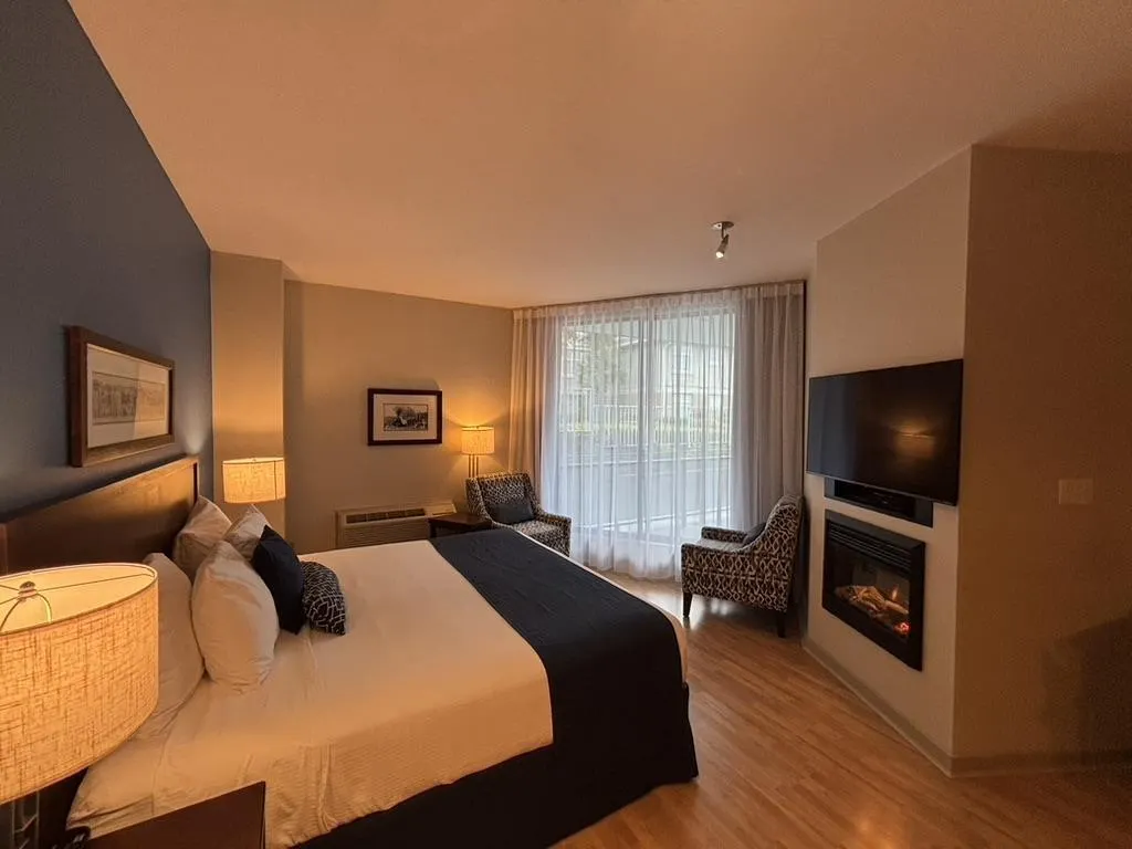 209 15611 MARINE DRIVE