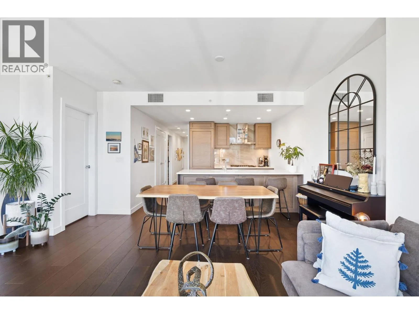 1603 5629 BIRNEY AVENUE