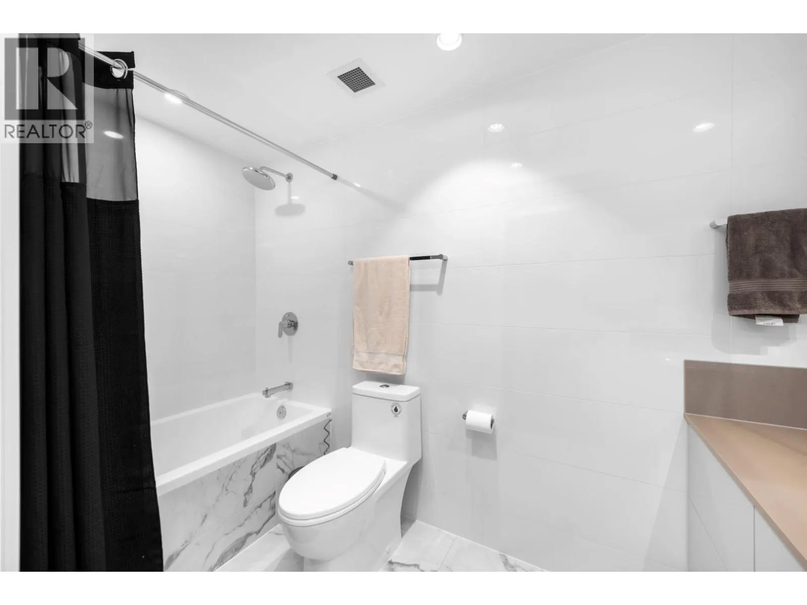 606 1632 LIONS GATE LANE