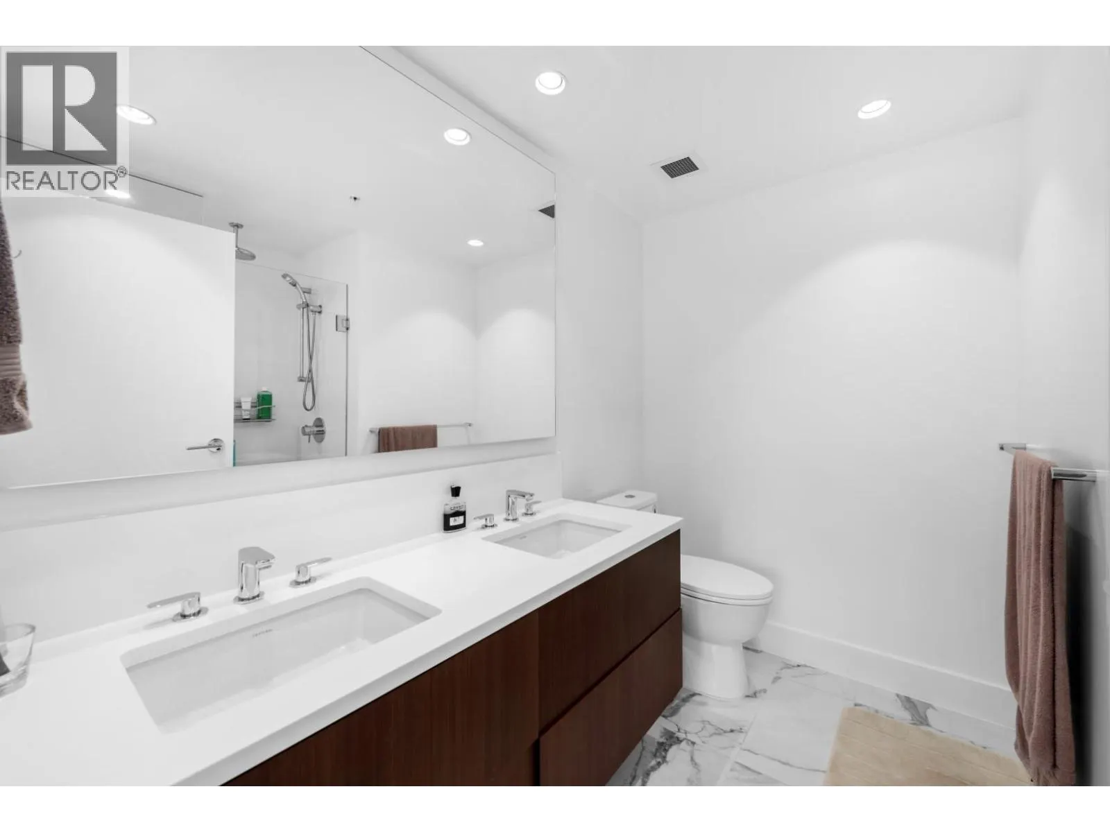 606 1632 LIONS GATE LANE