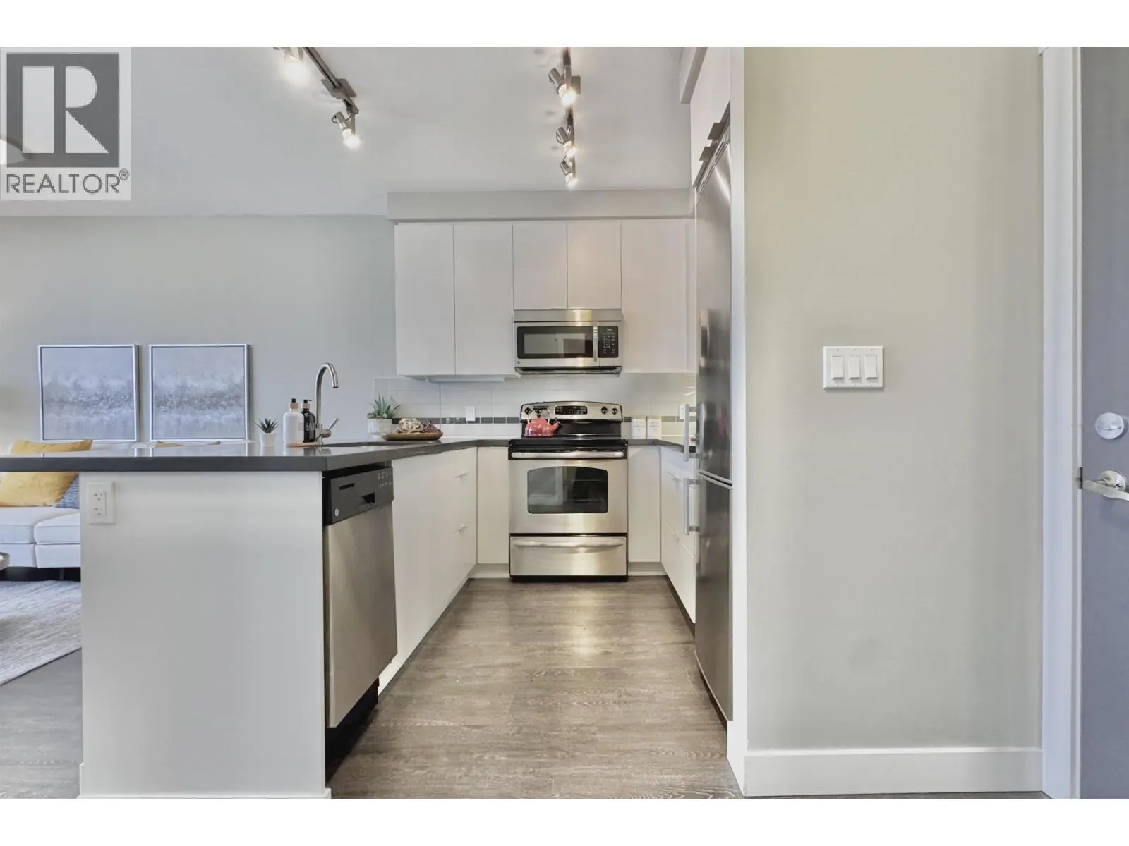 1103 9025 HIGHLAND COURT