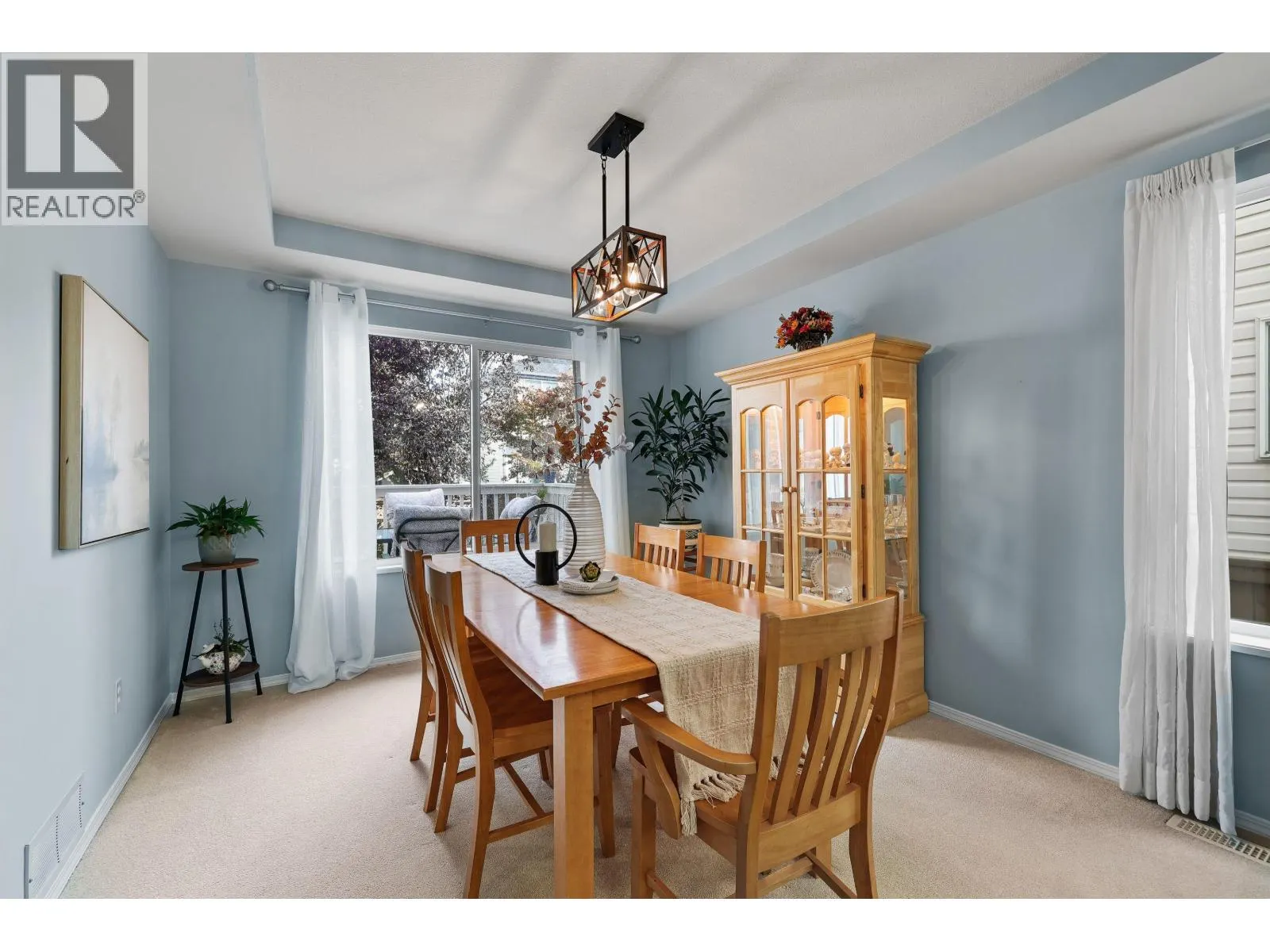 5551 ROWLING PLACE
