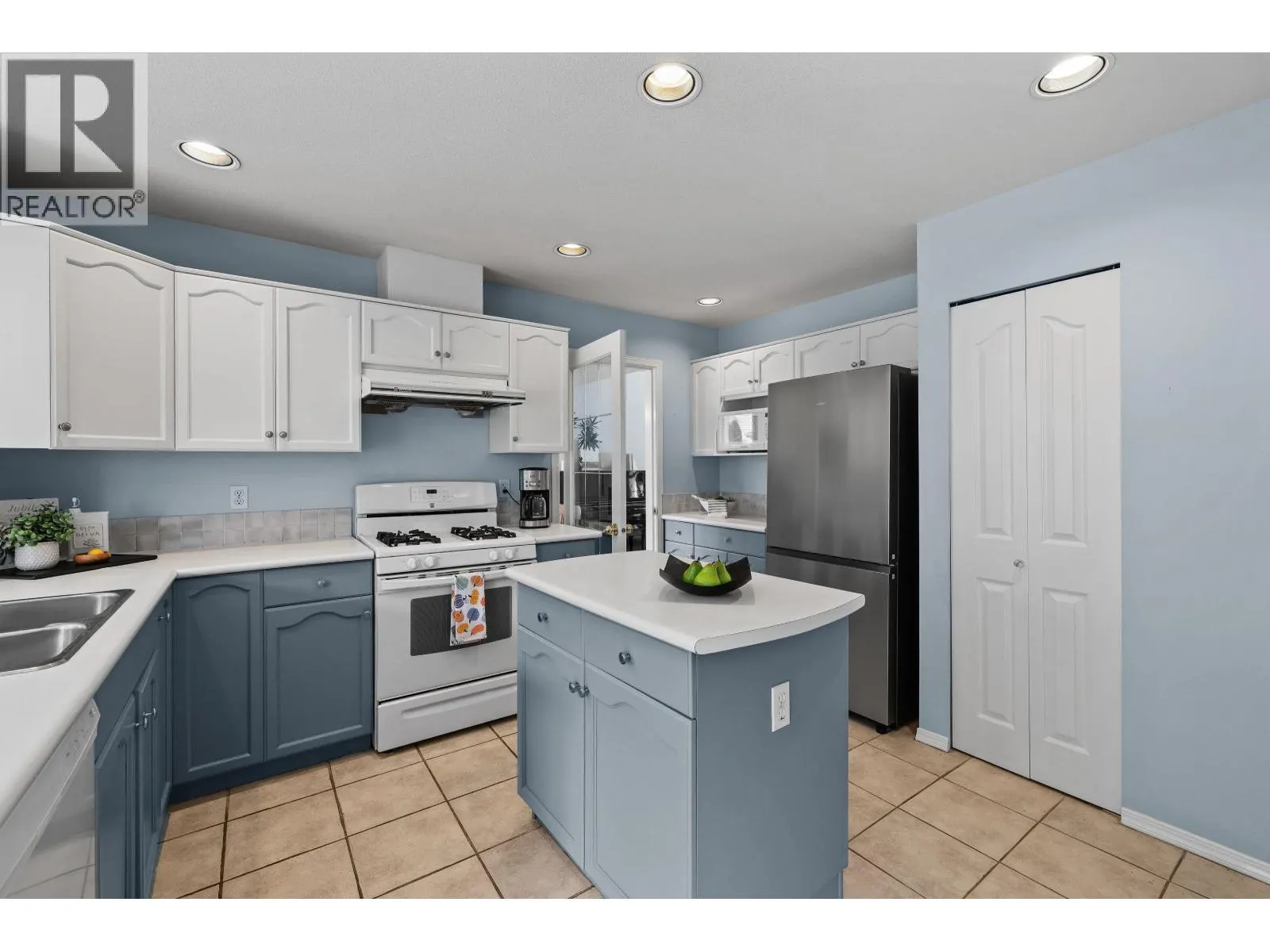 5551 ROWLING PLACE