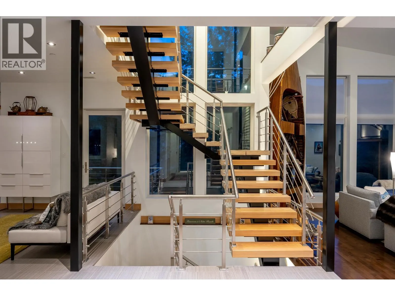 5221 JORDAN LANE