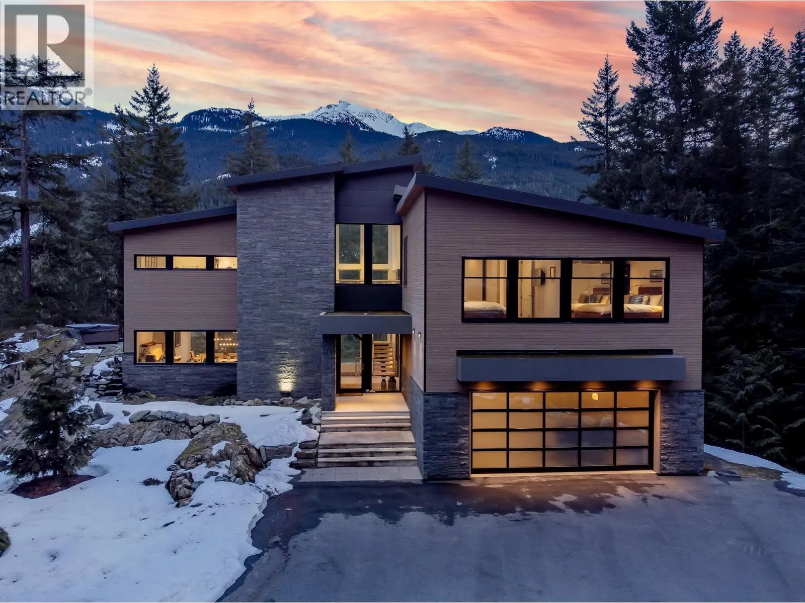 5221 JORDAN LANE