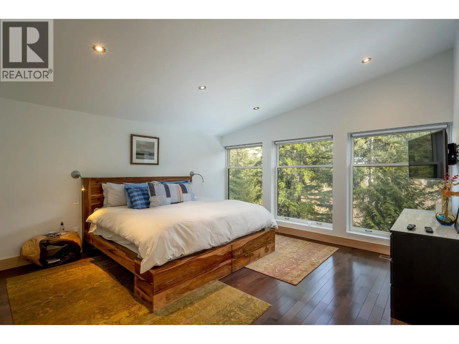 5221 JORDAN LANE