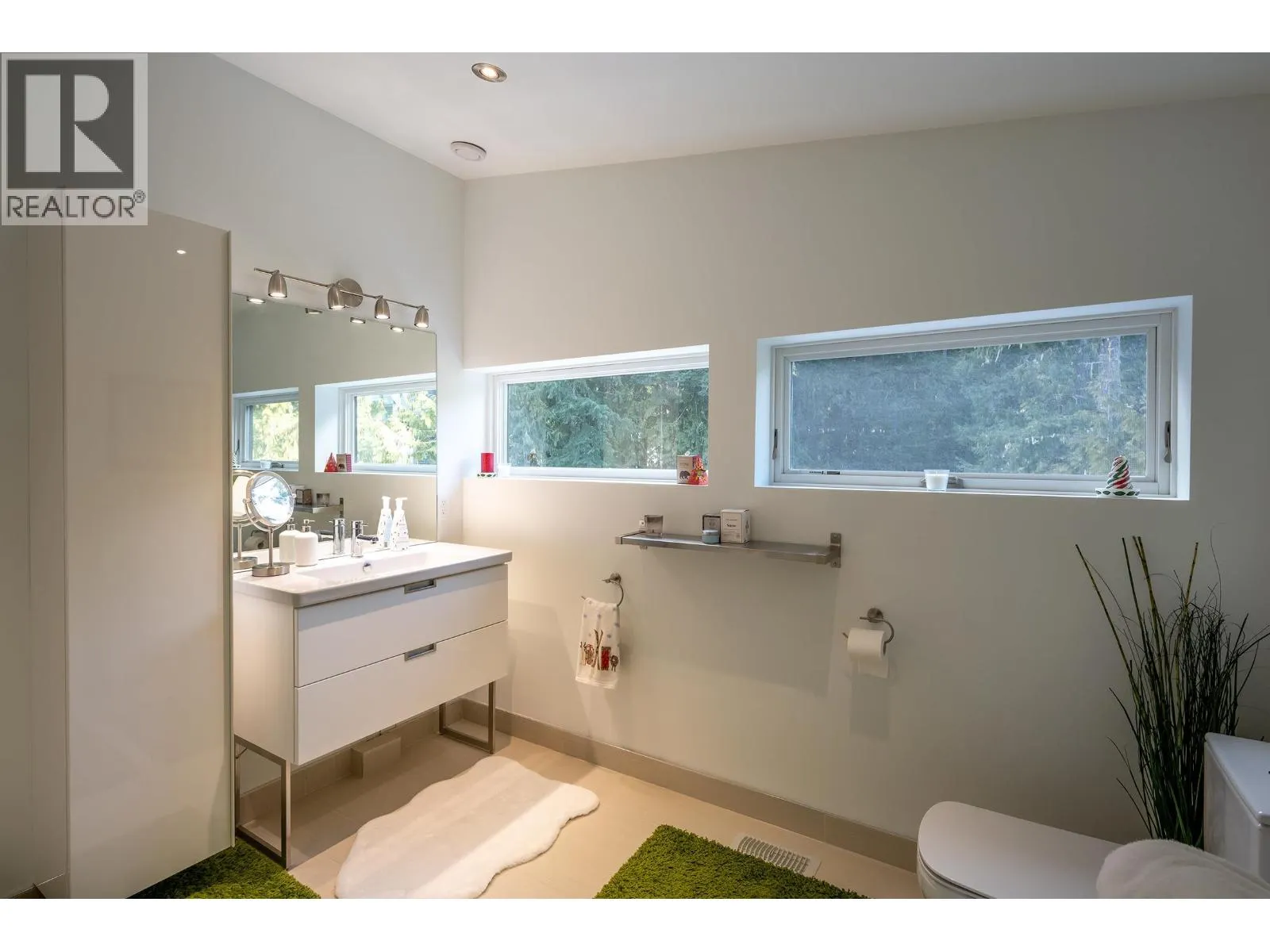 5221 JORDAN LANE