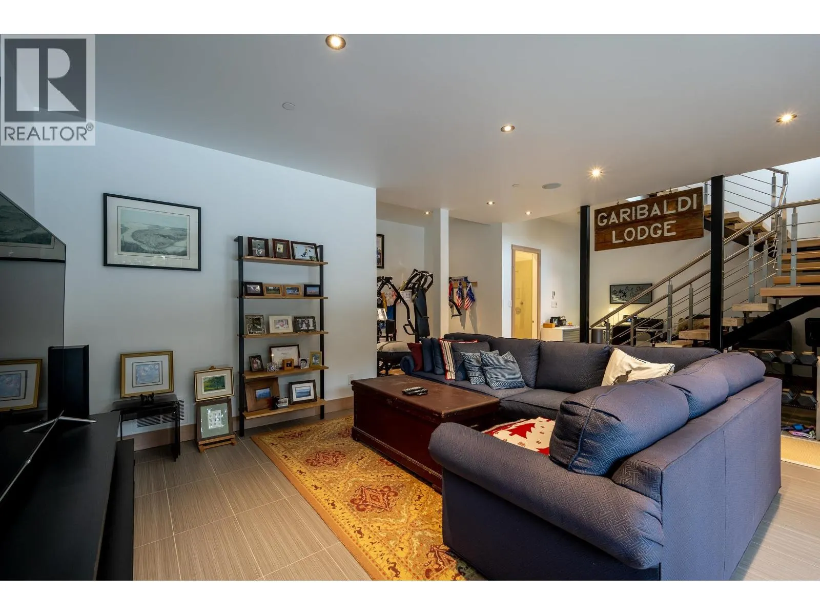 5221 JORDAN LANE