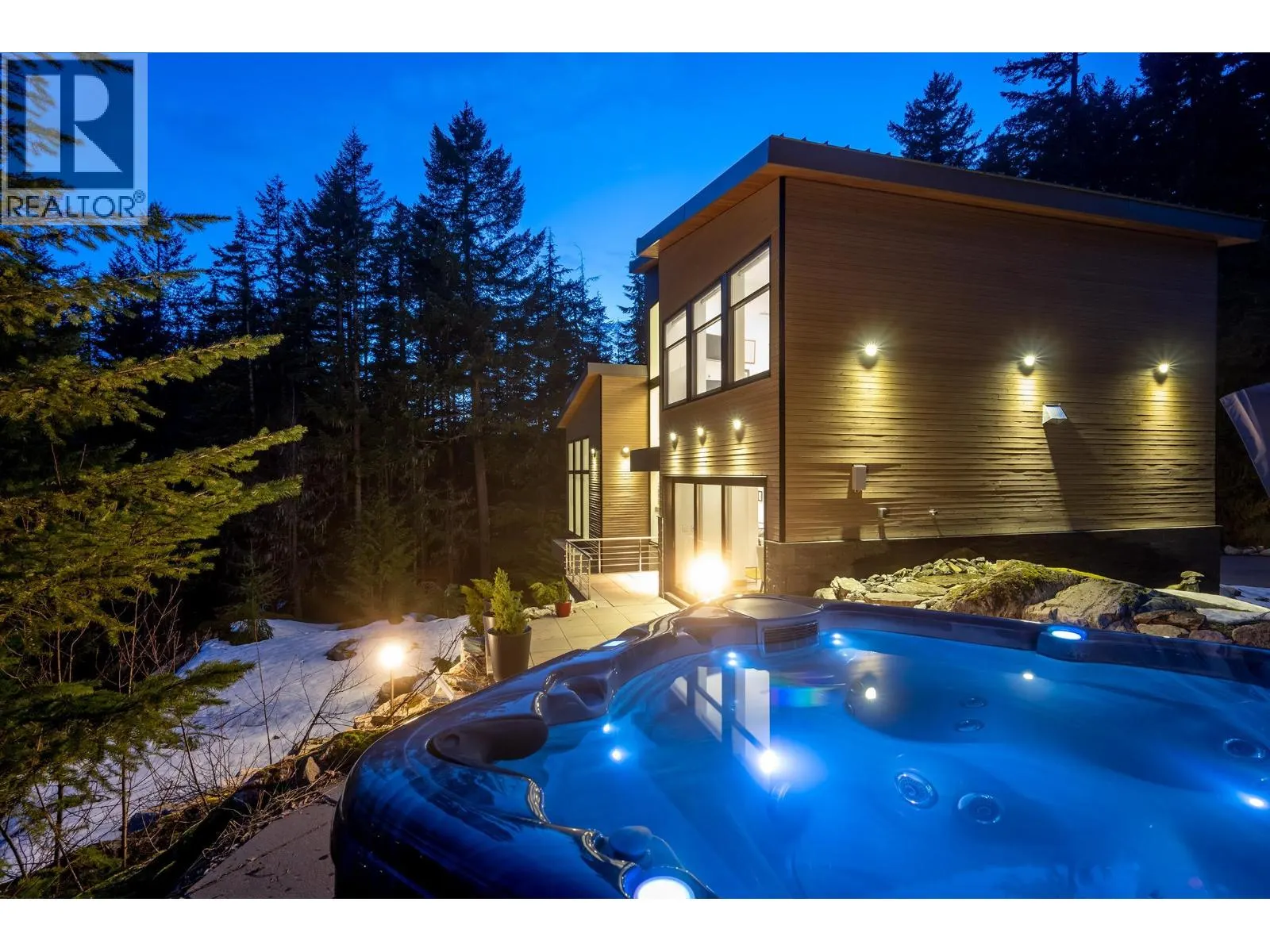 5221 JORDAN LANE