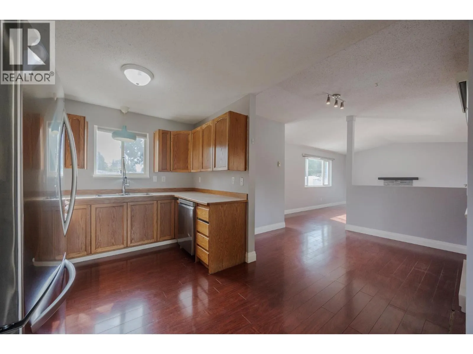 5 23205 CALVIN CRESCENT