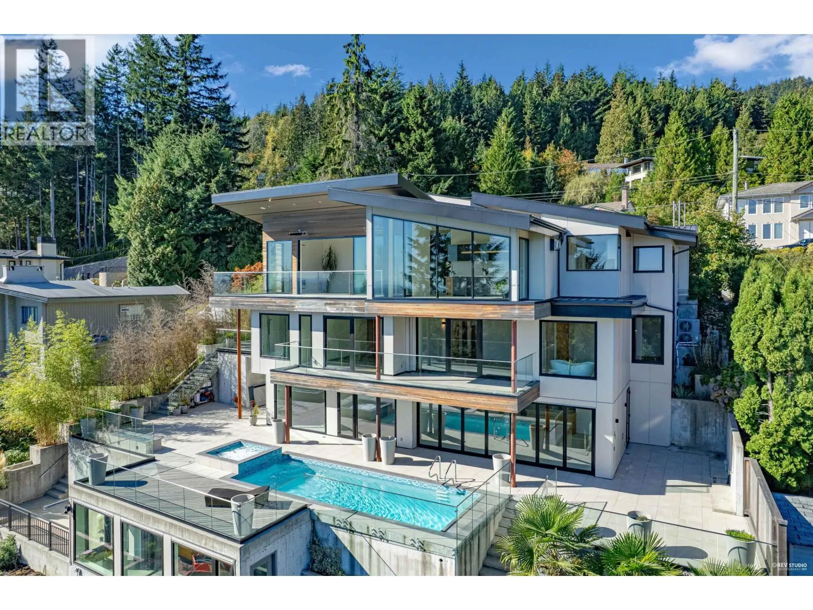 535 CRAIGMOHR DRIVE