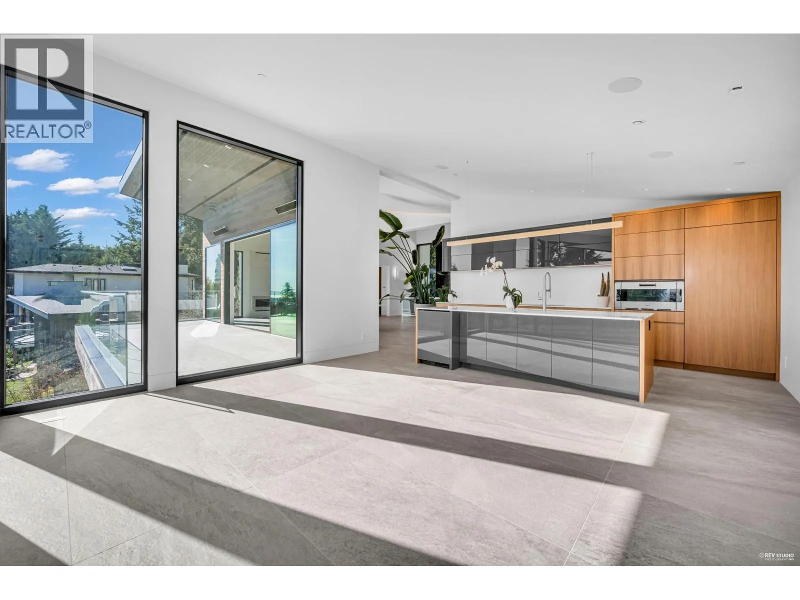 535 CRAIGMOHR DRIVE