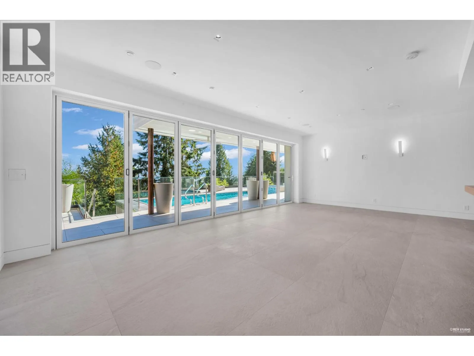 535 CRAIGMOHR DRIVE