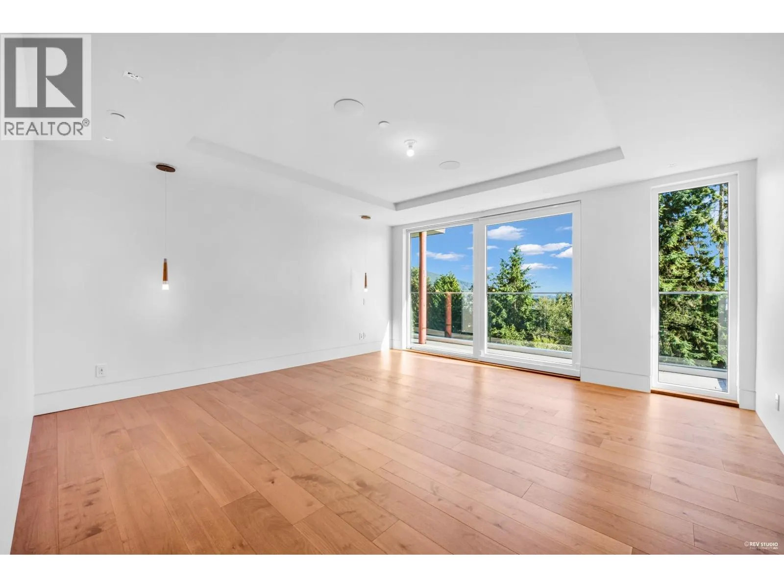 535 CRAIGMOHR DRIVE