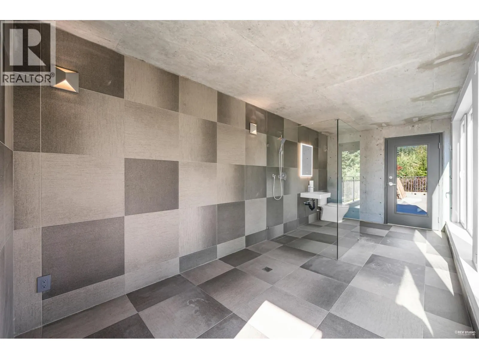 535 CRAIGMOHR DRIVE