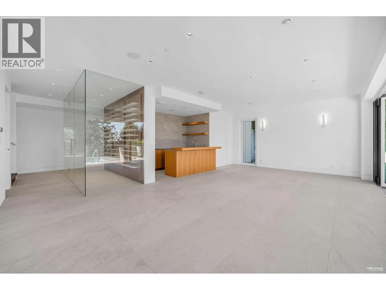 535 CRAIGMOHR DRIVE
