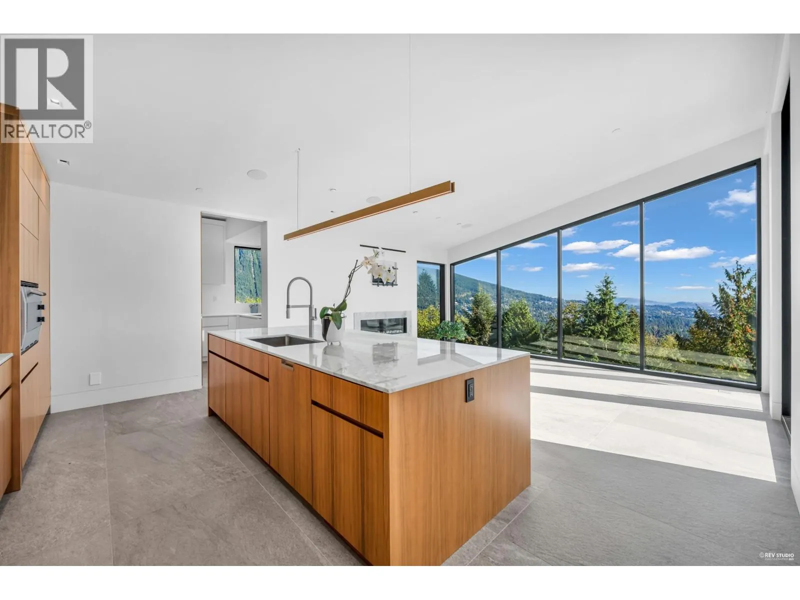 535 CRAIGMOHR DRIVE