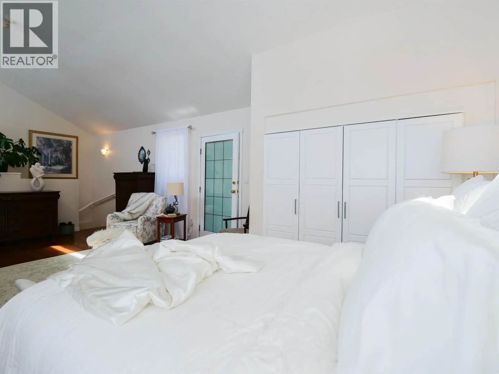 1750 BEACH CRESCENT