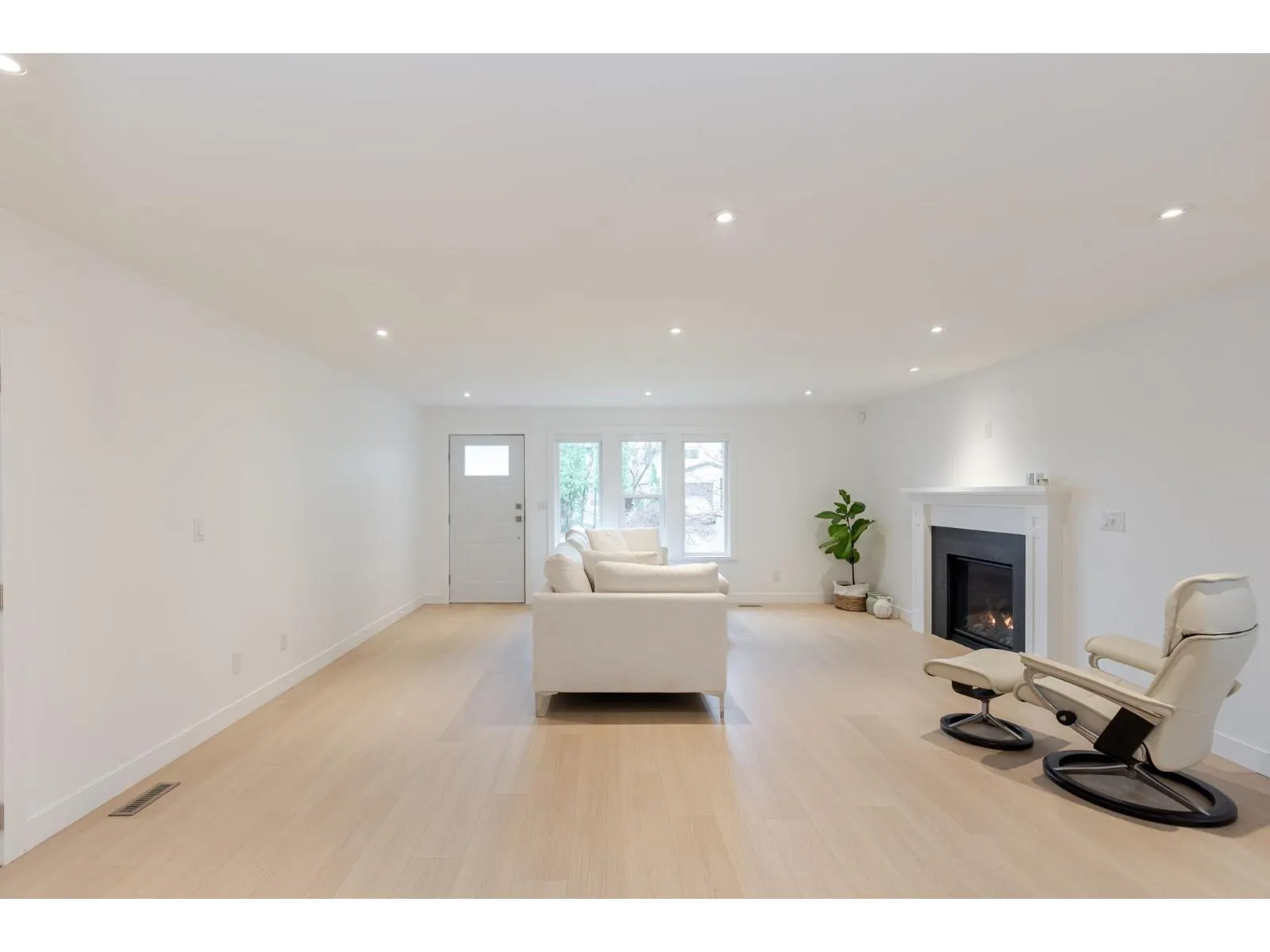 2389 WAKEFIELD DRIVE