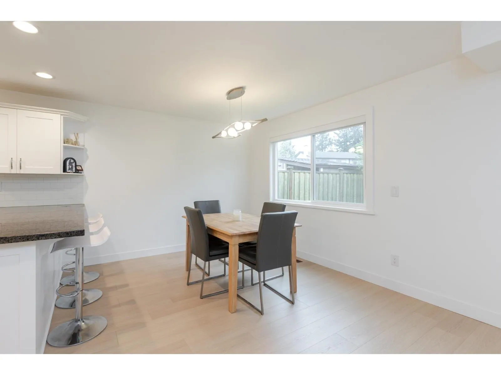 2389 WAKEFIELD DRIVE
