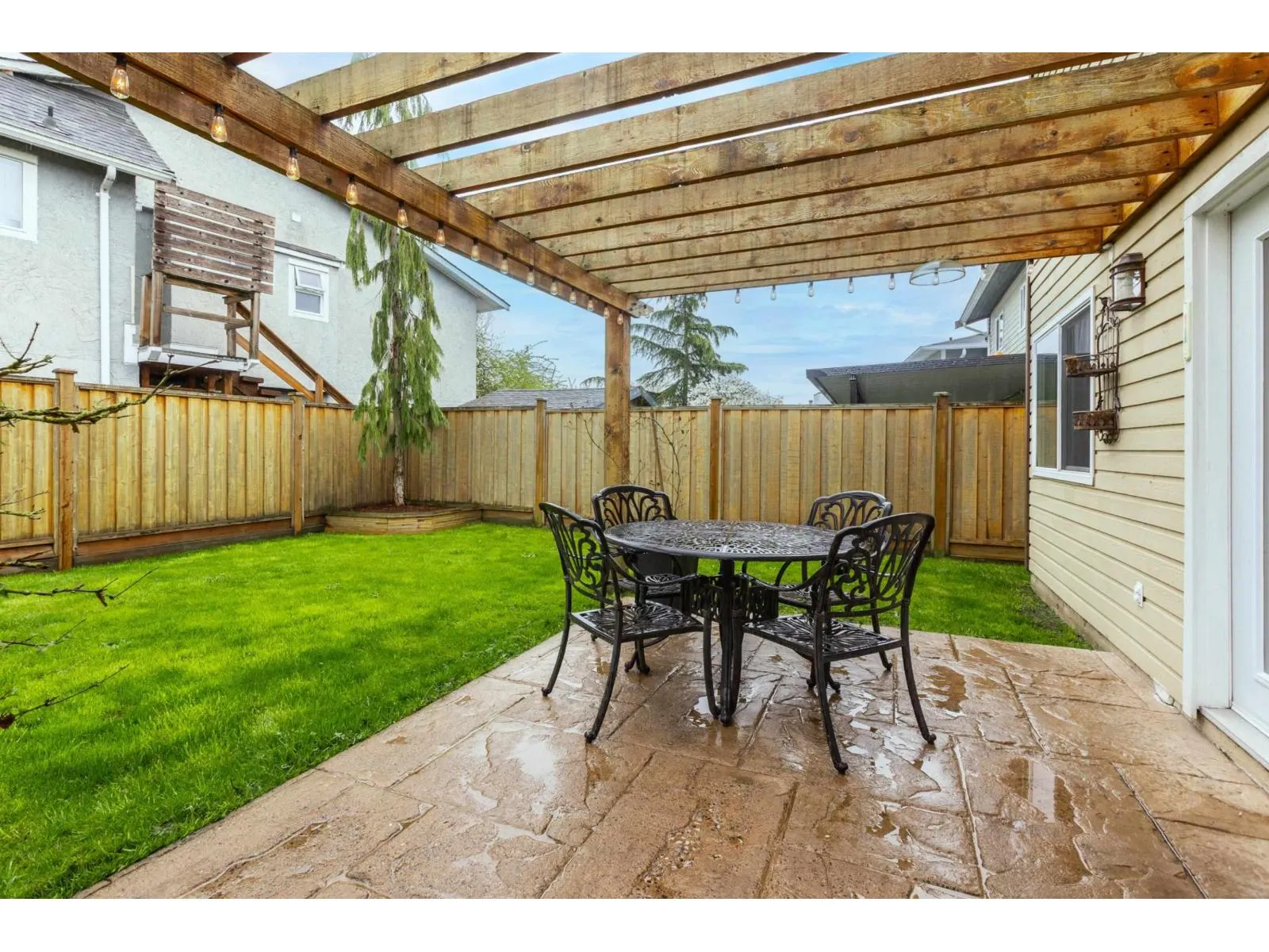 2389 WAKEFIELD DRIVE