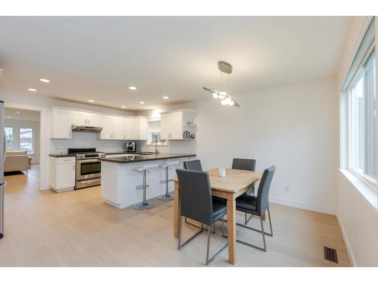 2389 WAKEFIELD DRIVE