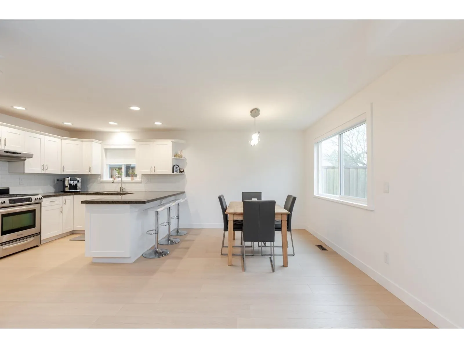 2389 WAKEFIELD DRIVE