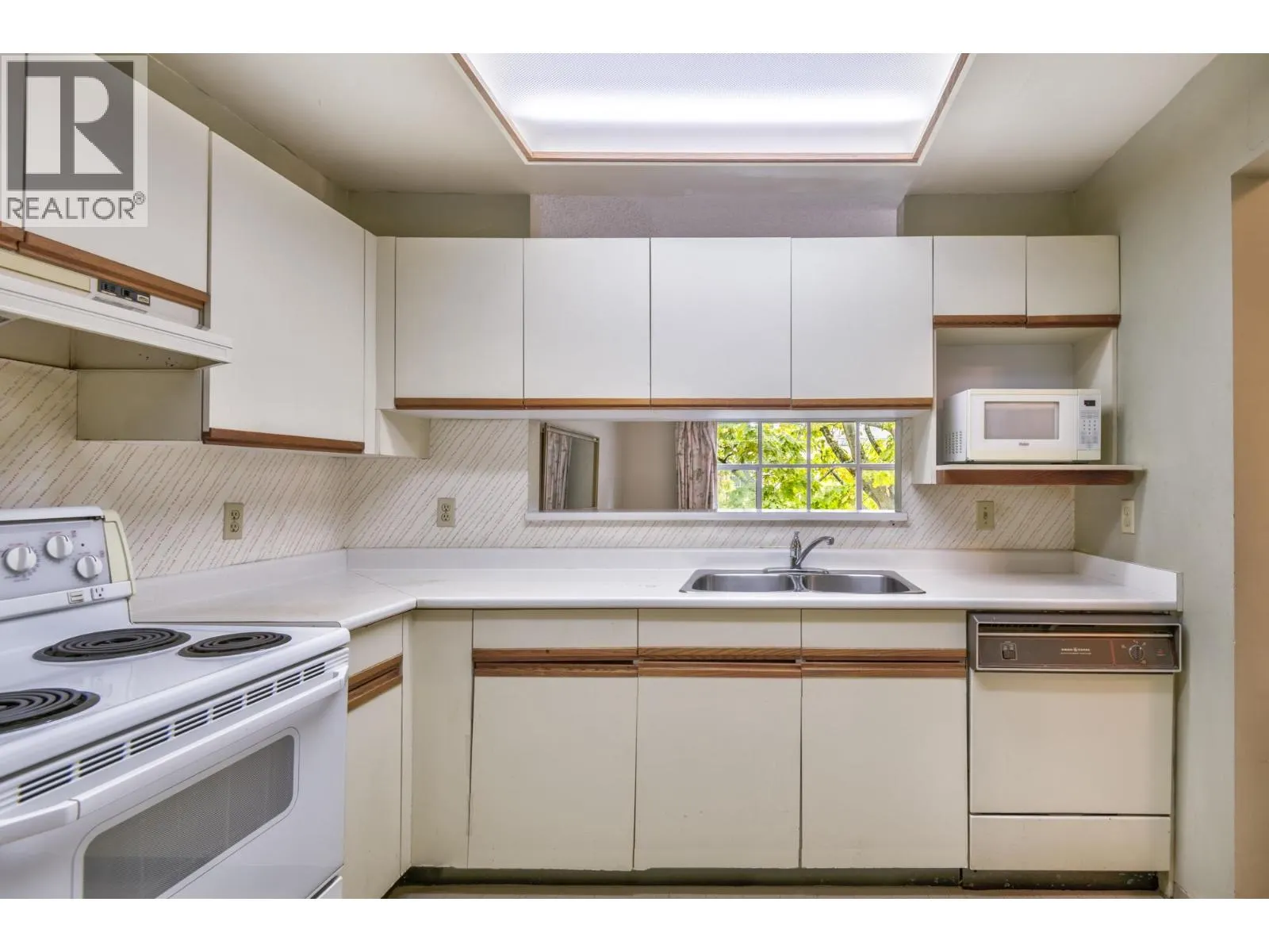 204 7540 MINORU BOULEVARD