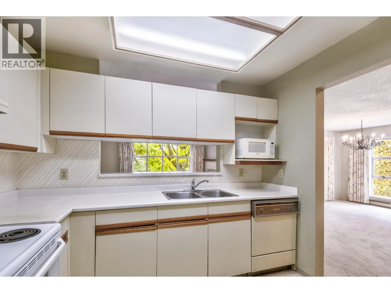 204 7540 MINORU BOULEVARD