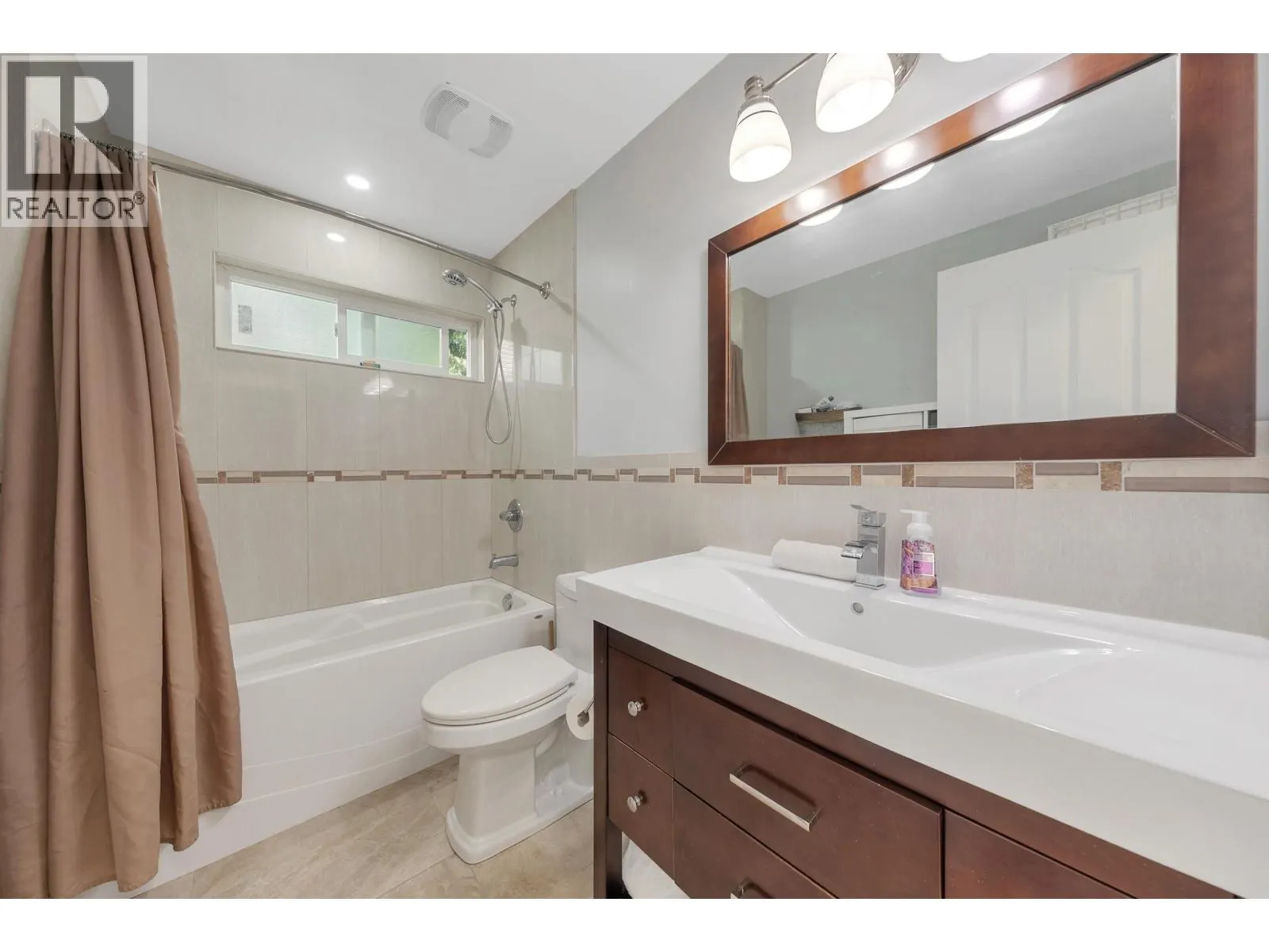 41 2986 COAST MERIDIAN ROAD