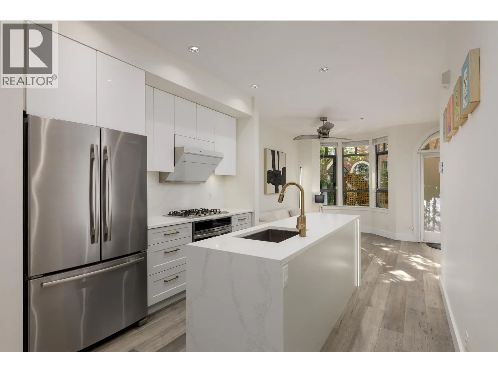 828 W 6TH AVENUE
