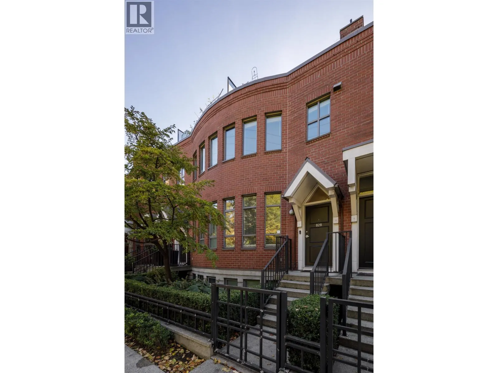828 W 6TH AVENUE