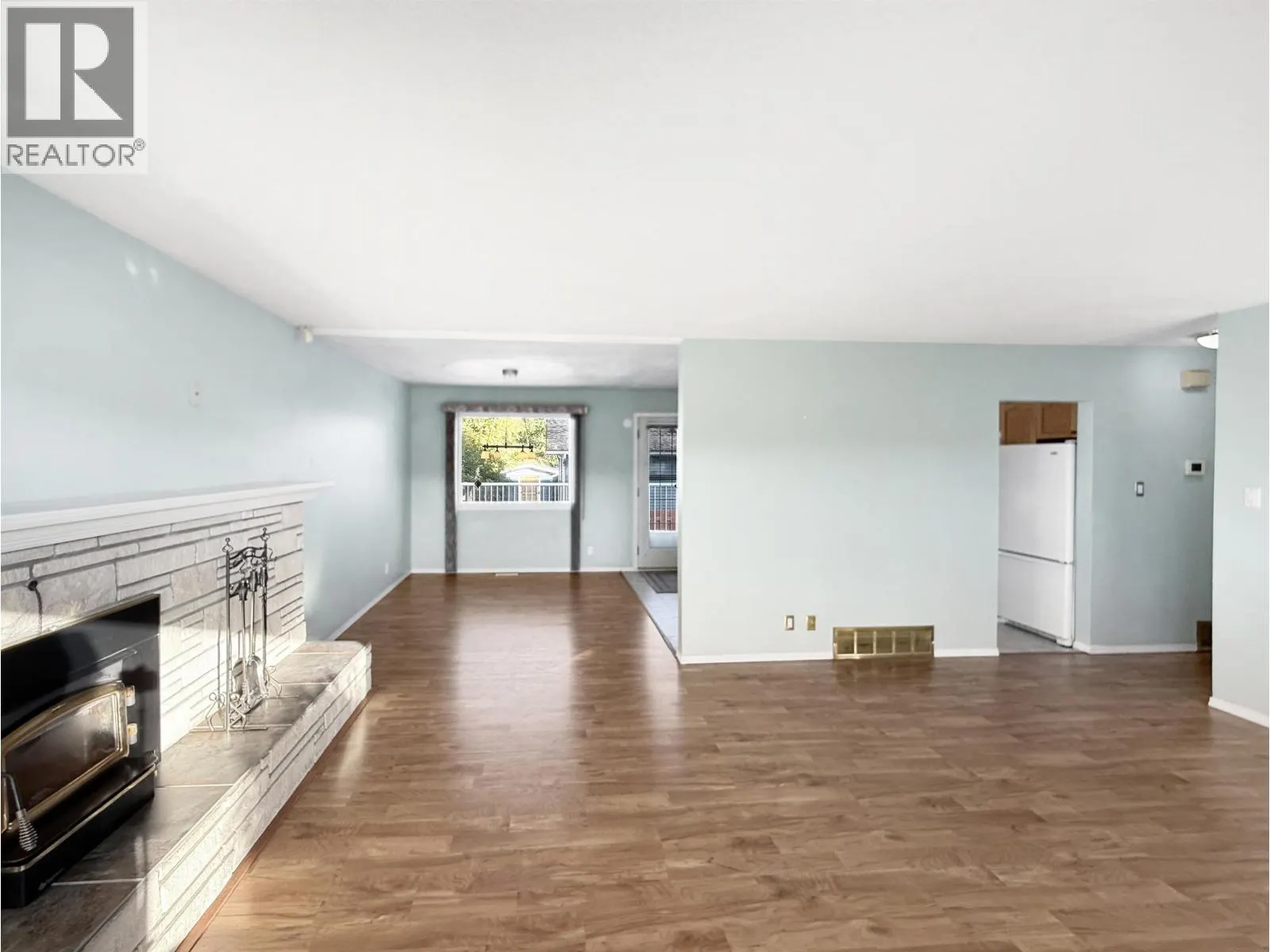 1200 POWELL AVENUE