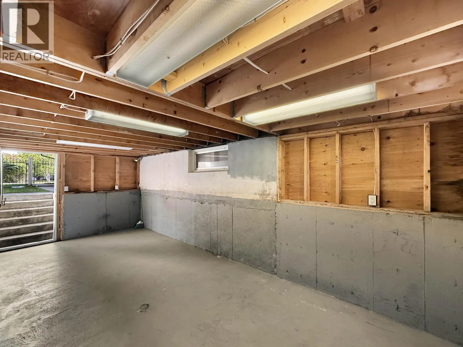 1200 POWELL AVENUE