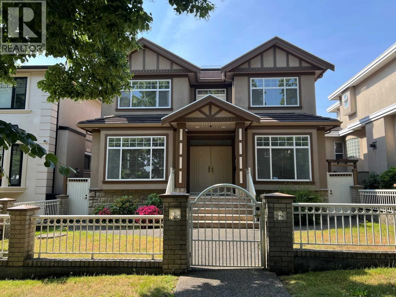 2338 UPLAND DRIVE