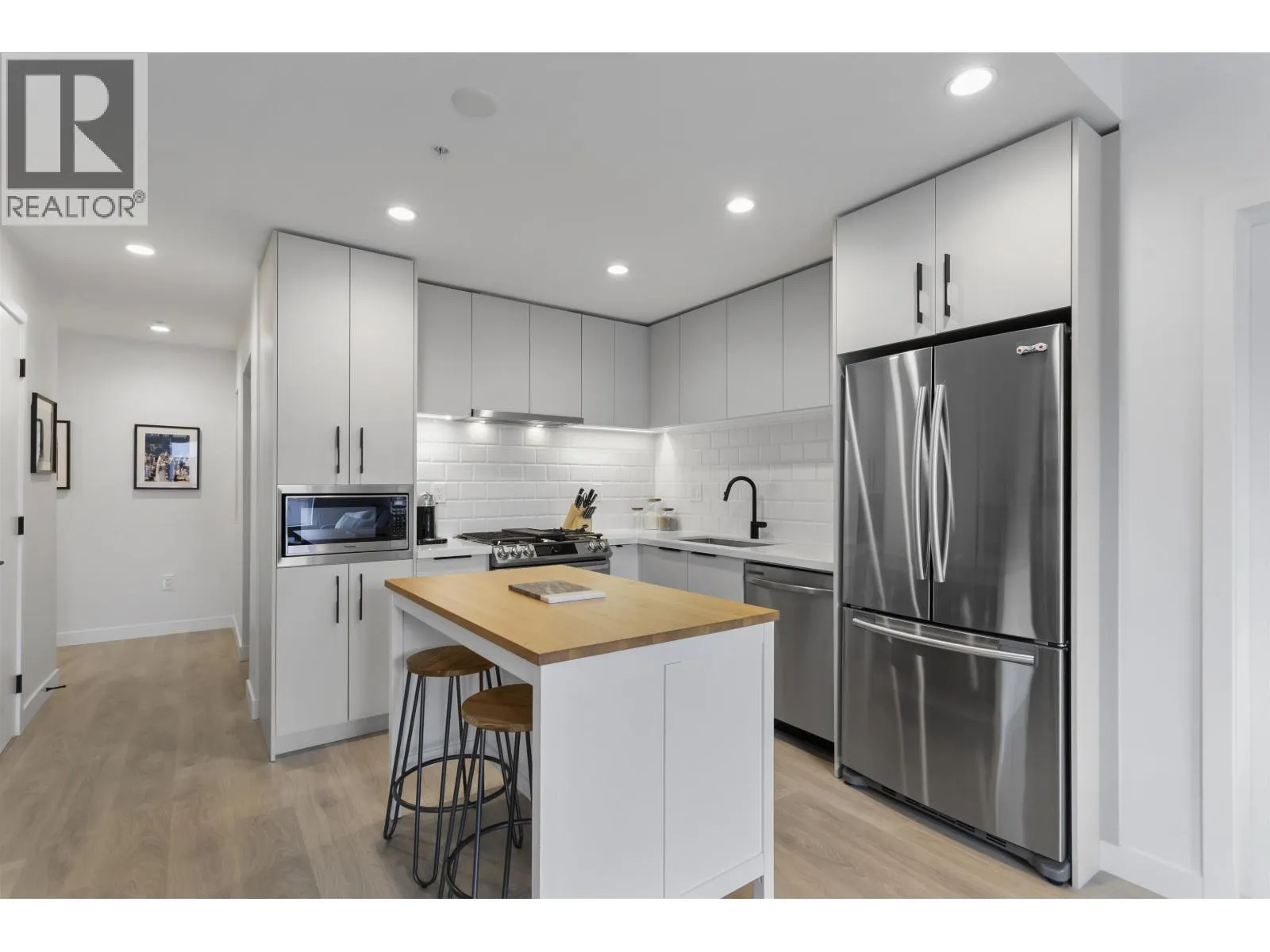 301 3018 ST GEORGE STREET