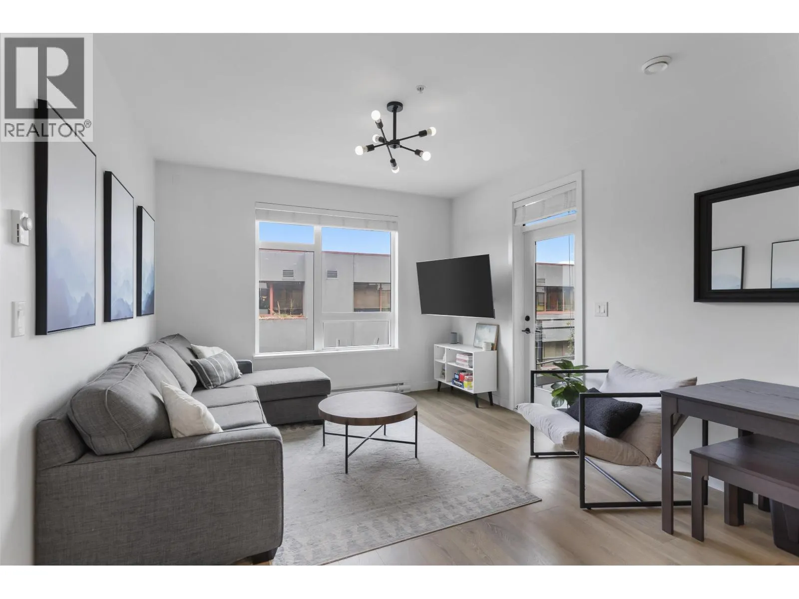 301 3018 ST GEORGE STREET