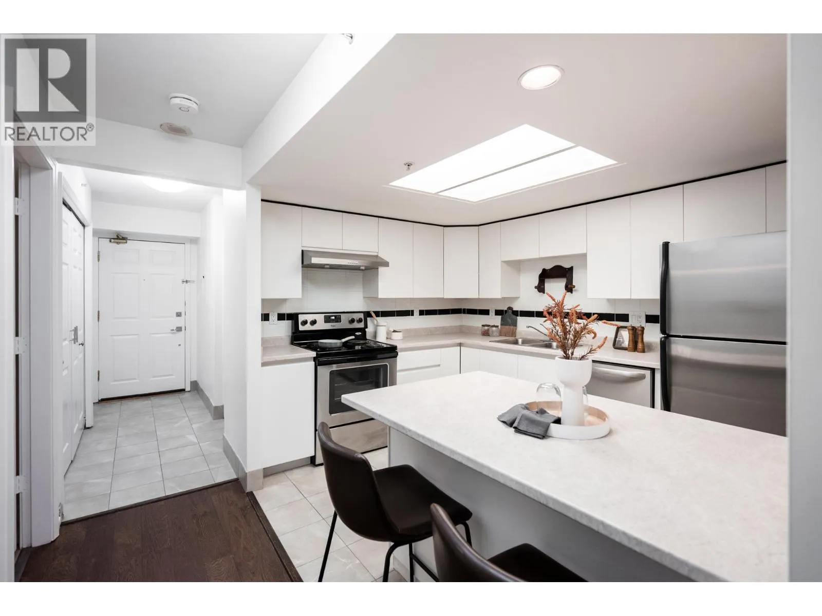 301 1159 MAIN STREET