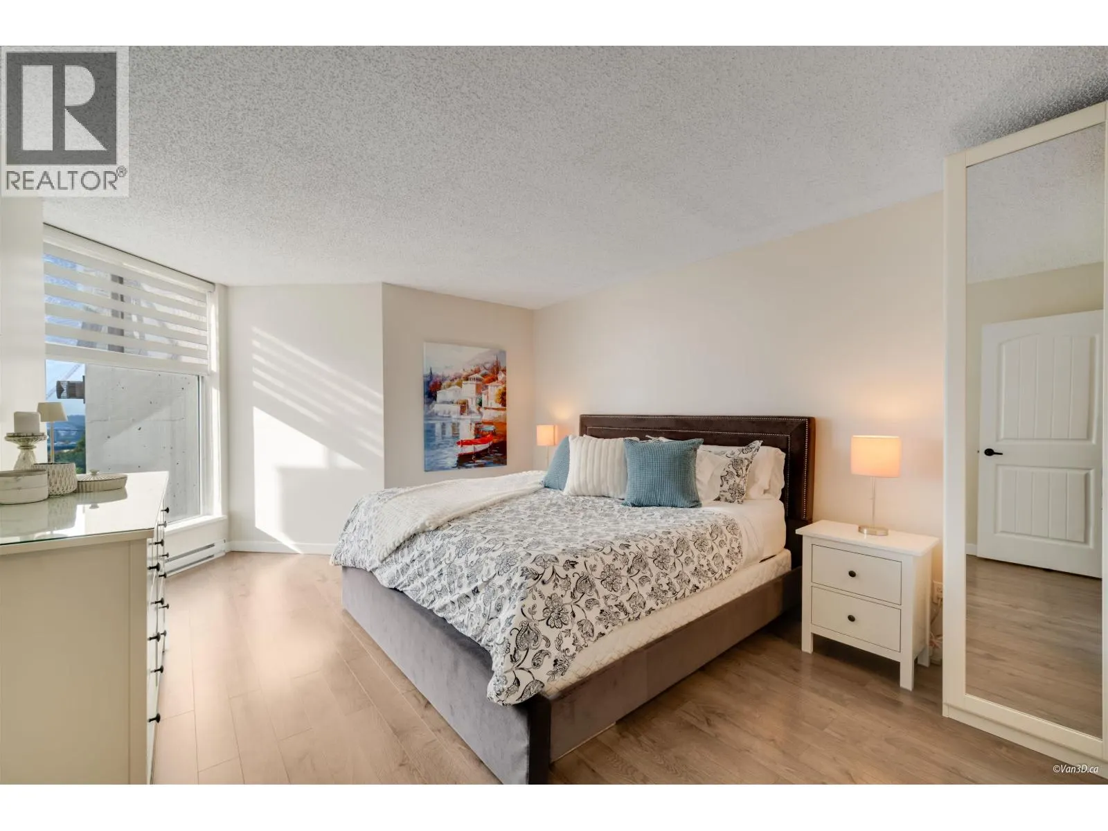 1606 69 JAMIESON COURT