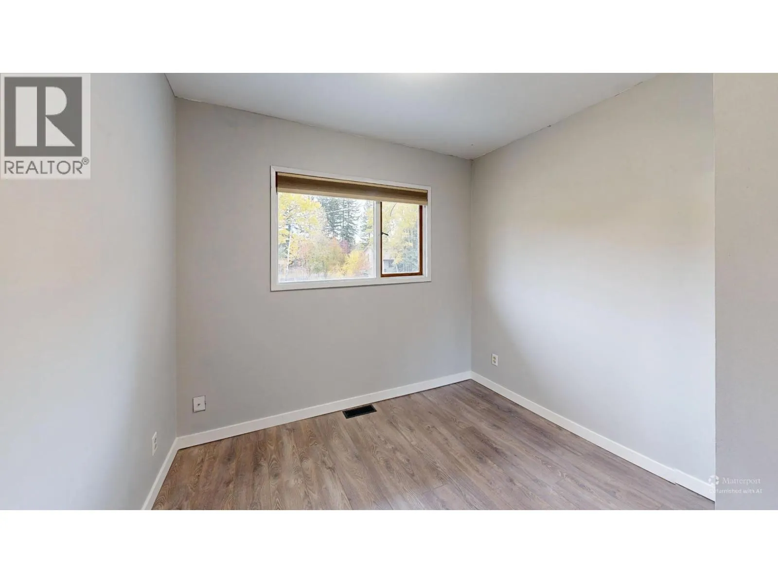 835 SPRUCE AVENUE