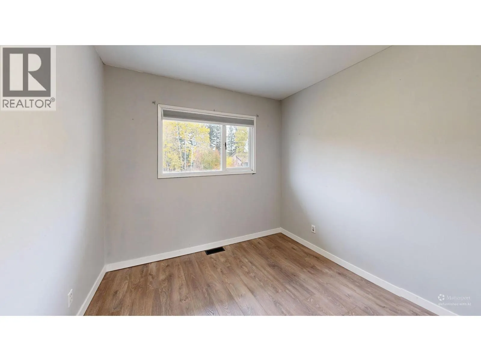 835 SPRUCE AVENUE