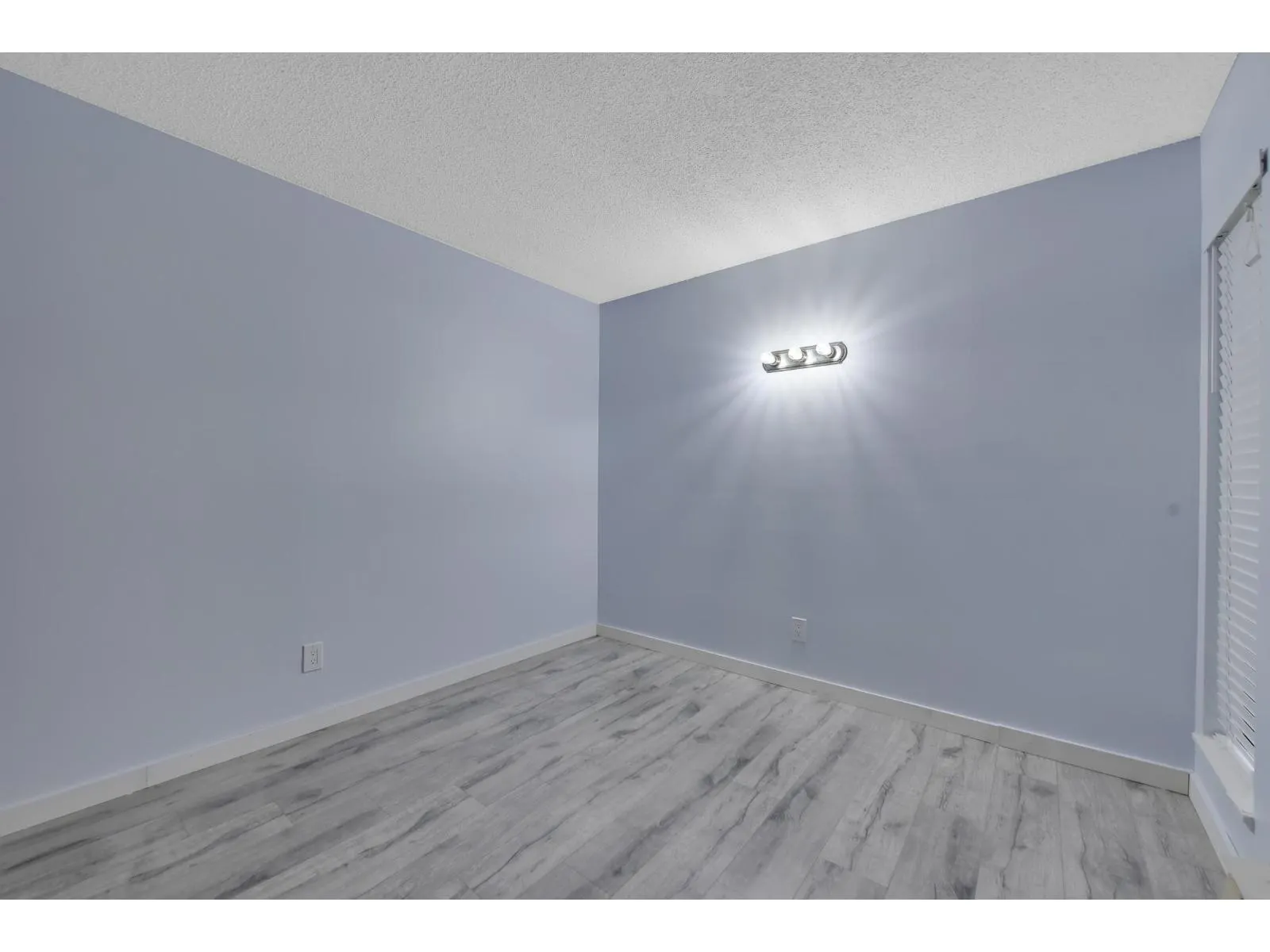 203 7064 133B STREET