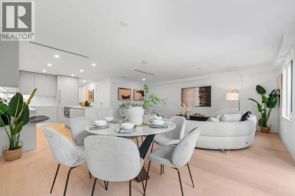 202 1331 MARINE DRIVE