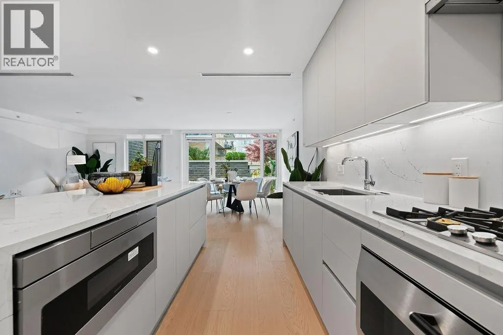202 1331 MARINE DRIVE