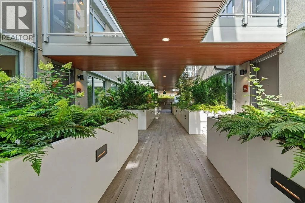 202 1331 MARINE DRIVE