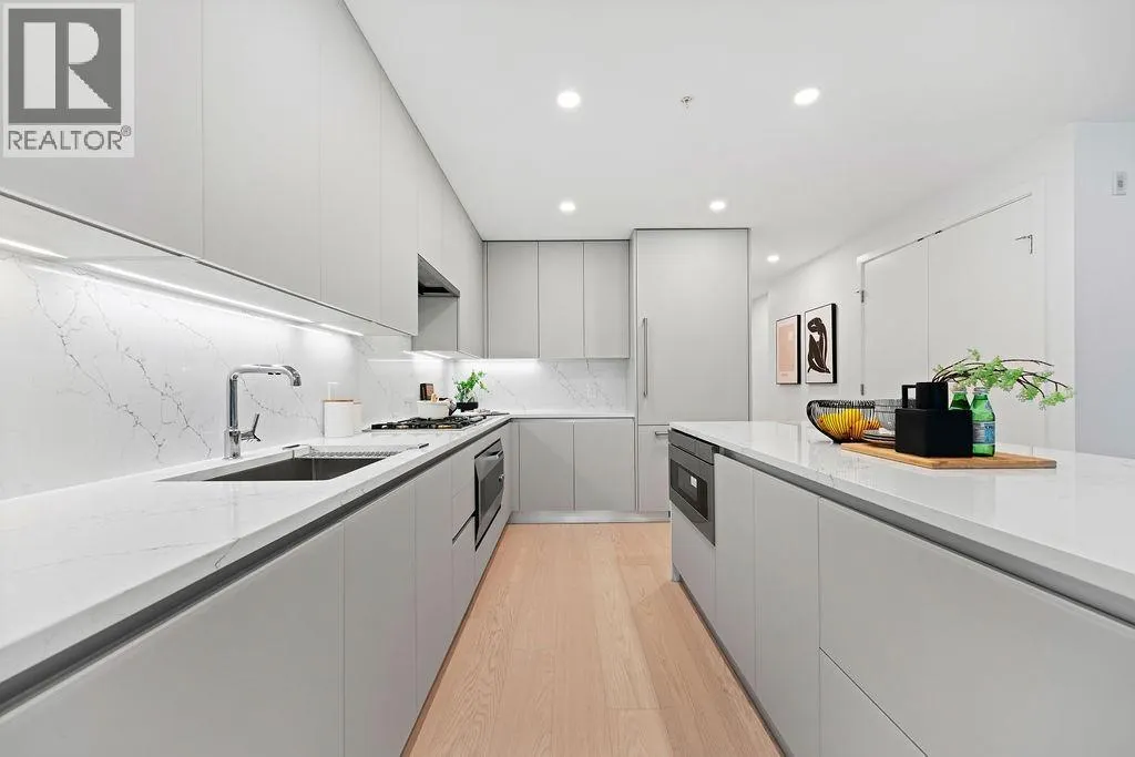 202 1331 MARINE DRIVE