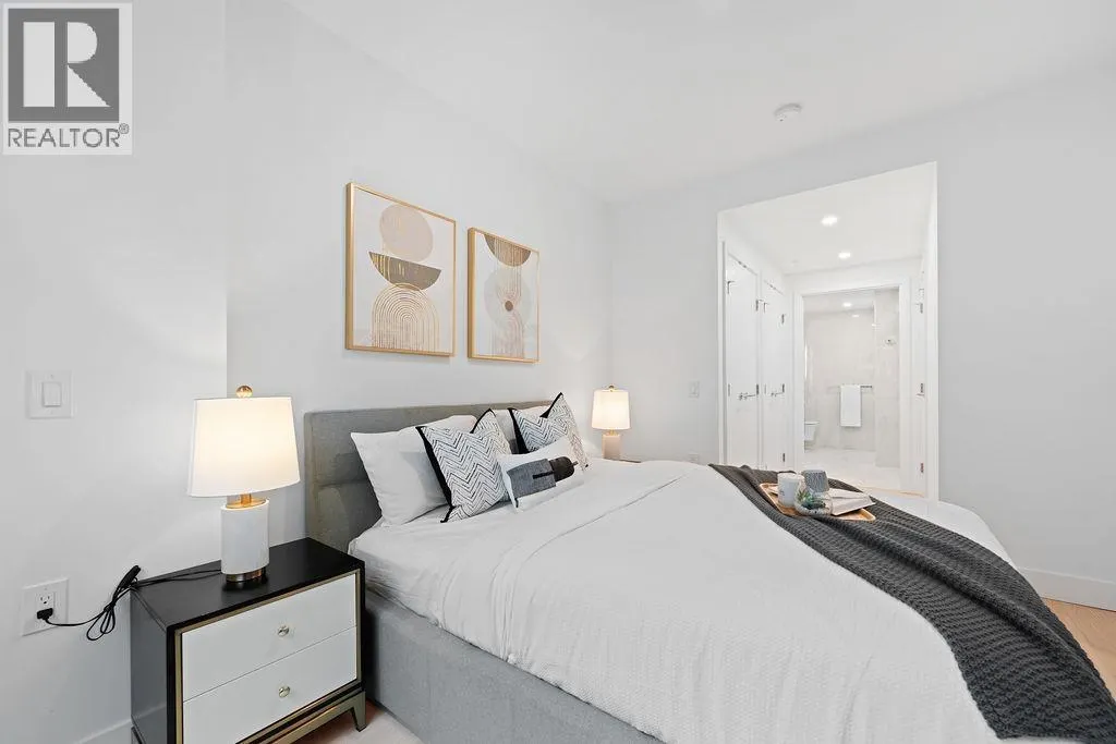202 1331 MARINE DRIVE