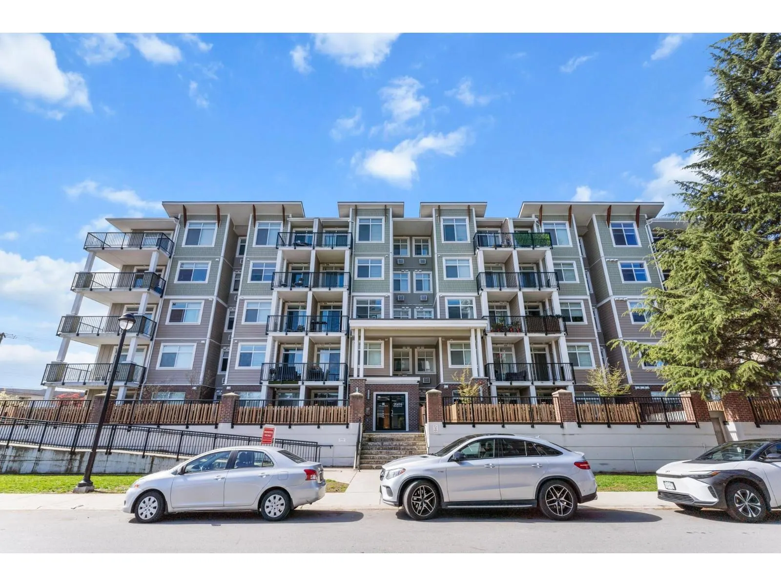 312 20696 EASTLEIGH CRESCENT